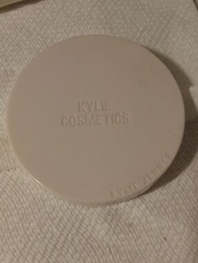 Kylie Cosmetics Round Compact - Pale Pink
